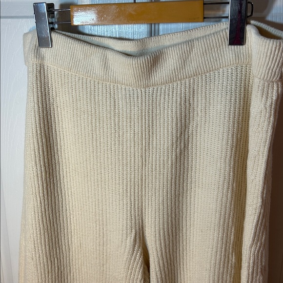 Gap CashSoft Cable-Knit Sweater Pants size Large cream beige relaxed fit - Picture 6 of 10